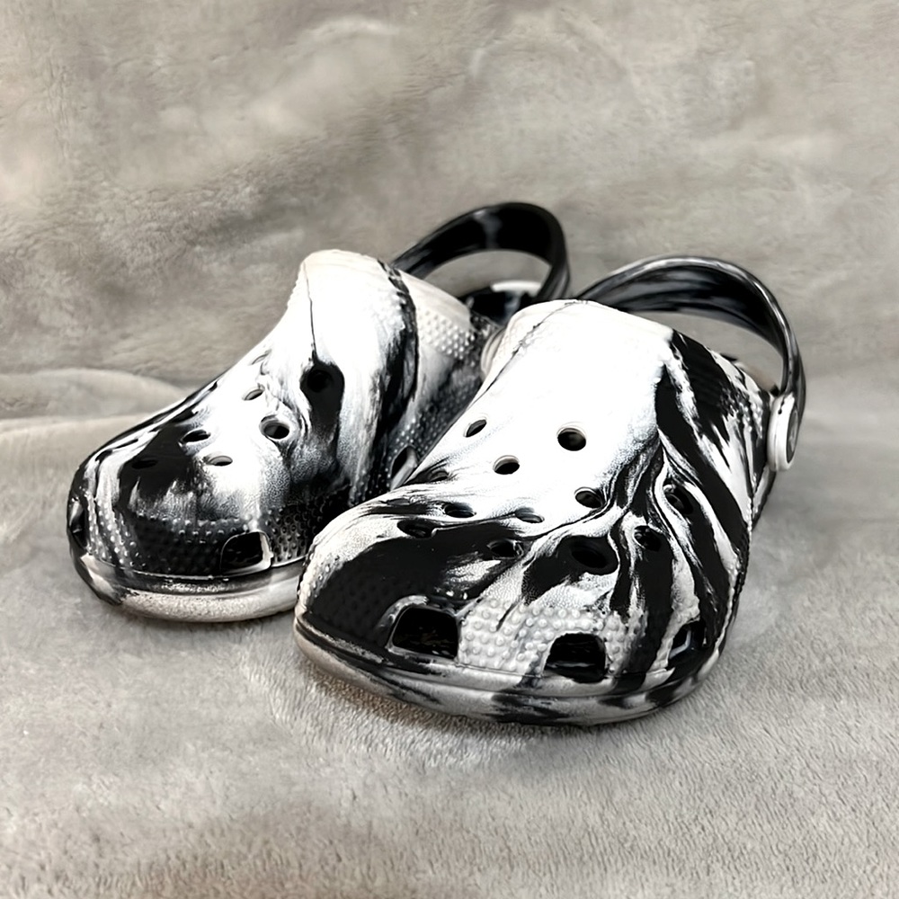 Kid's Classic Crocs | Black & White Tie Dye / Marbled | Size 12